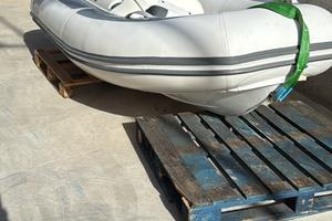 Avon 320 jet rib