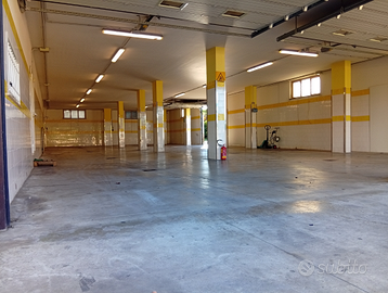 Deposito magazzino capannone con piazzale