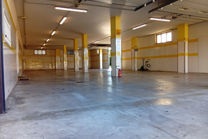 Deposito magazzino capannone con piazzale