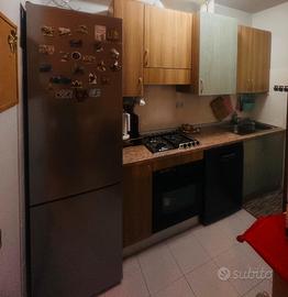Cucina completa con elettrodomestici
