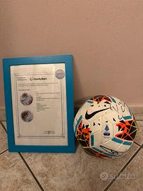 Pallone serie A firmato  dai giciatori della juve