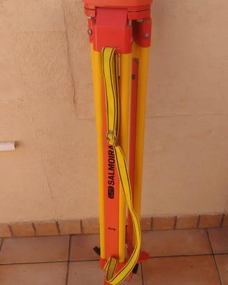 Cavalletto treppiedi per tacheometri e teodoliti