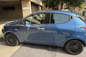 Lancia ypsilon hybrid del 2023