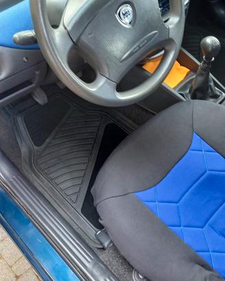 lancia Ypsilon elefantino blu