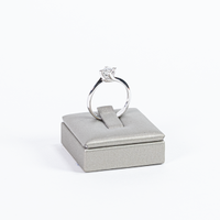 Anello solitario con diamante