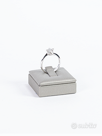 Anello solitario con diamante