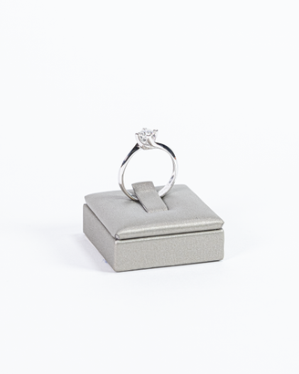 Anello solitario con diamante