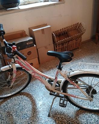 bici bicicletta  bambina bianca e rosa