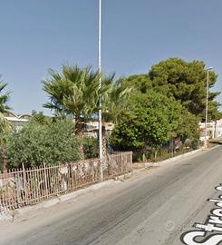 Casa indipendente con garage e terreno da 1000mq