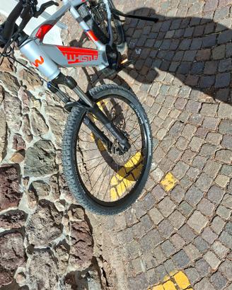 Mountain EBike Whistle B-Race