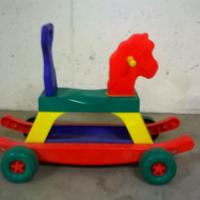 Cavallo a dondolo con ruote