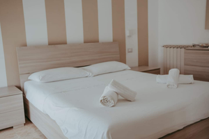 Camera matrimoniale con bagno privato in centro