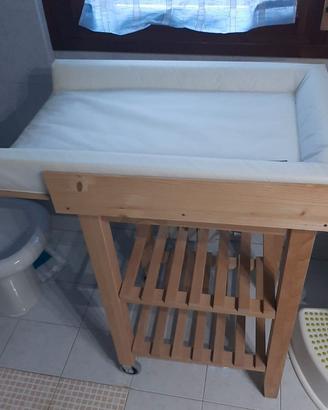 Mobile IKEA adattato a fasciatoio