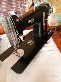 macchina da cucire Necchi 