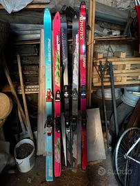 4 paia di sci con attacchi a 35€