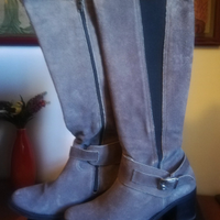 Stivali pelle scamosciata grigia. Numero 39