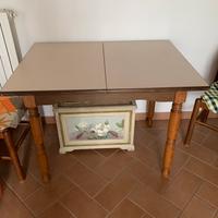 Tavolo in massello e piano in formica