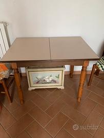 Tavolo in massello e piano in formica