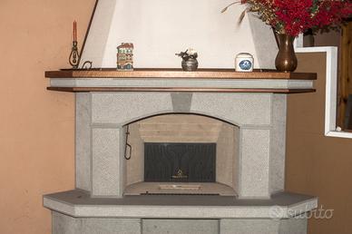 Camino in pietra e legno