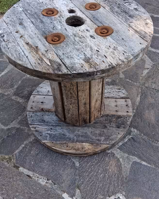  bobina per cavi vuota da fare un tavolino .