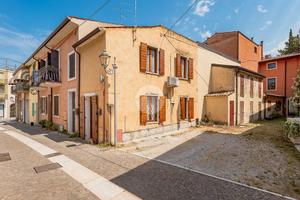 2 LOCALI A SOMMACAMPAGNA