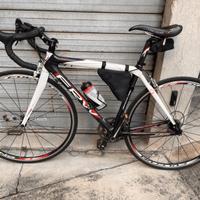 Bici da corsa FRW in carbonio