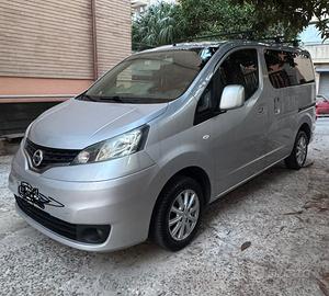Minivan Nissan 1500 cc buone condizioni