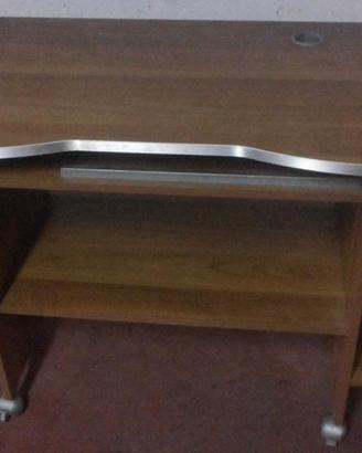 Scrivania porta PC con rotelle