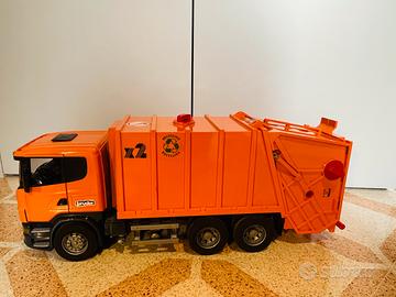 Camion dei rifiuti giocattoll