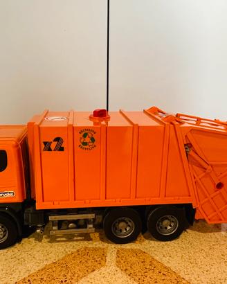 Camion dei rifiuti giocattoll