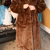 ecopelliccia nuova con etichetta 