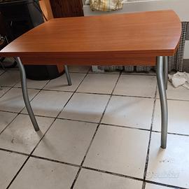 tavolo allungabile praticamente nuova 