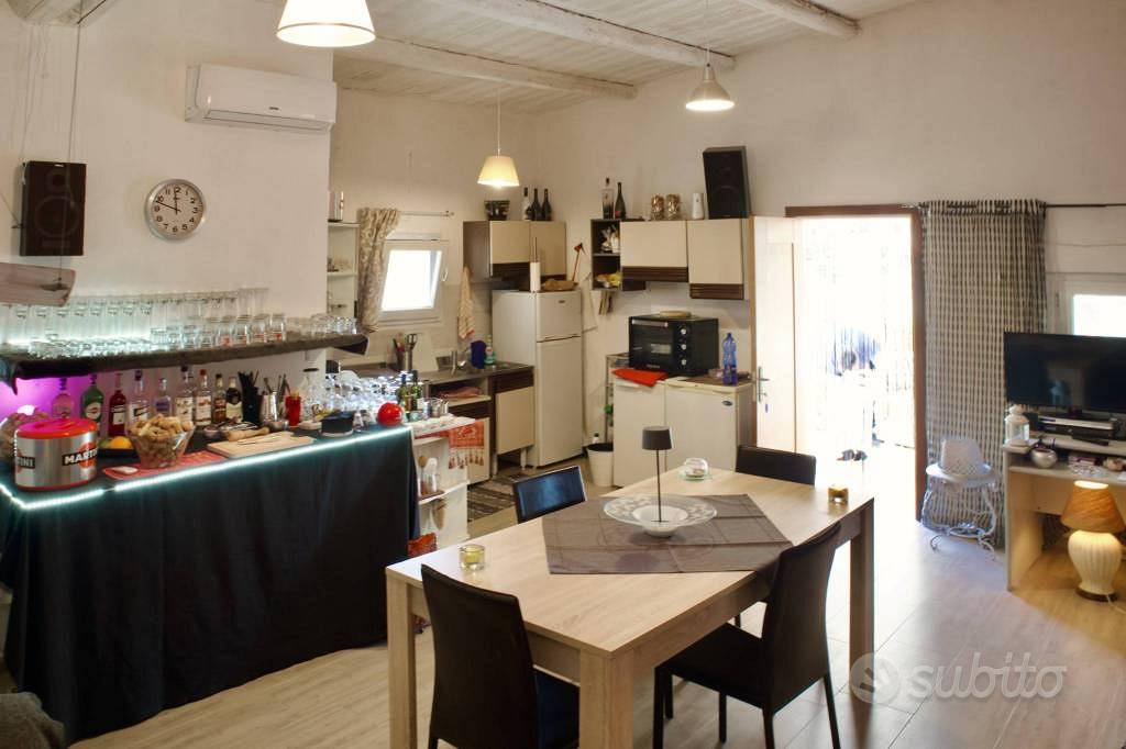 Rustico / Casale di 1650 m² con più di 5 locali a - Vista 4