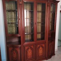 Credenza in legno intarsiato, radica di noce