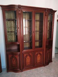 Credenza in legno intarsiato, radica di noce