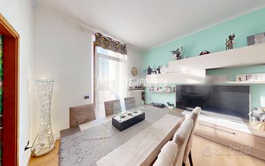 ALBIOLO | AMPIO TRILOCALE RISTRUTTURATO CON BOX