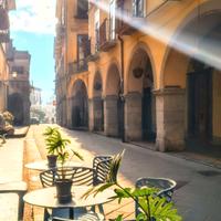 Centralissimo locale con spazi interni ed esterni