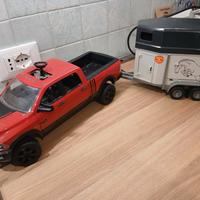 Bruder RAM con trasportacavalli