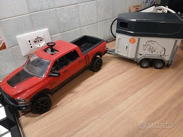 Bruder RAM con trasportacavalli