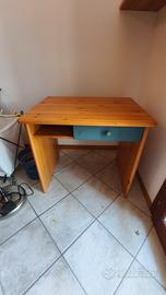 Scrivania con cassetto in legno massello 