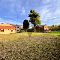 Porzione di bifamiliare con annesso rurale dalle m