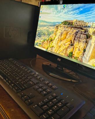 Computer desktop HP Pro 6000 SFF  con monitor 20 