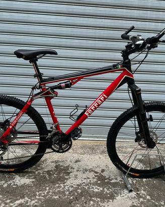 Bicicletta Ferrari CX60 disegnata da Colnago