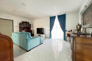 3 LOCALI A GIUGLIANO IN CAMPANIA