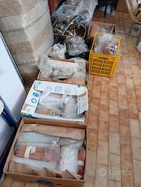 materiale proveniente da negozio di illuminazione 