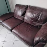 divano in pelle marrone Ikea