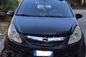 Opel Corsa D 1.2  Benzina  con cambio automatico 