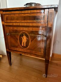 mobiletto stile maggiolini 