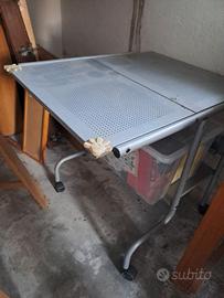 tavolo metallo con ruote per pc