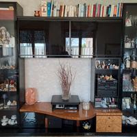 Sala legno massello laccato nero lucido e radica